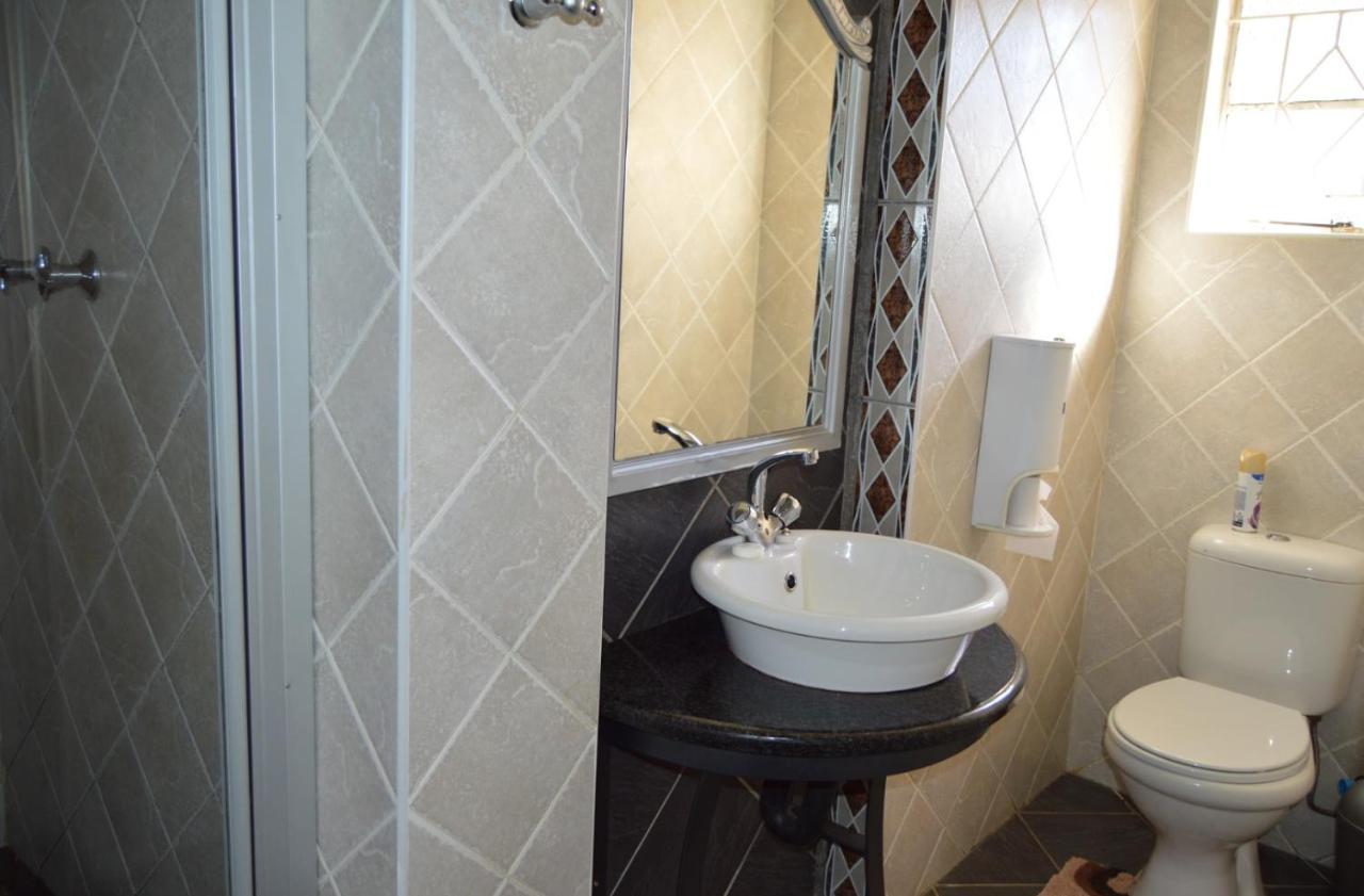 House Ebony B&B Newcastle Extérieur photo