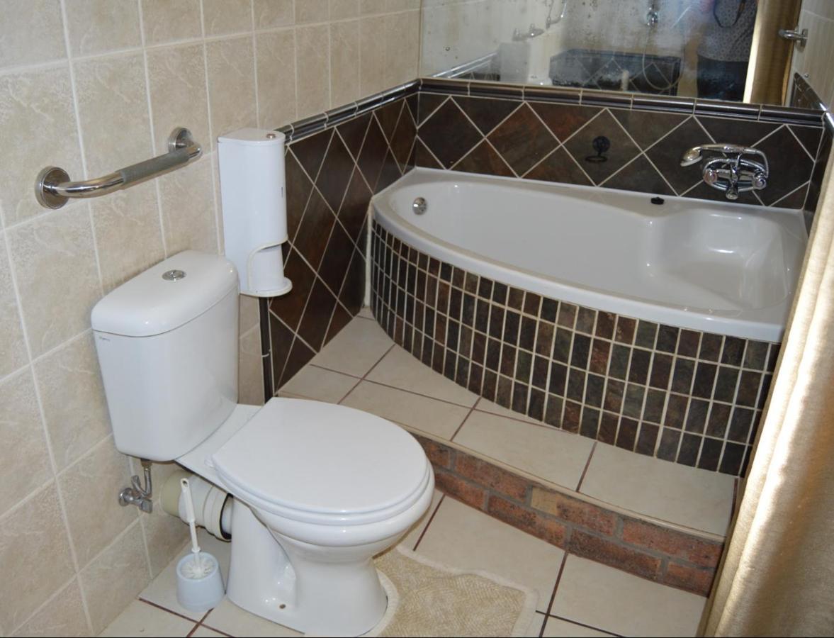 House Ebony B&B Newcastle Extérieur photo