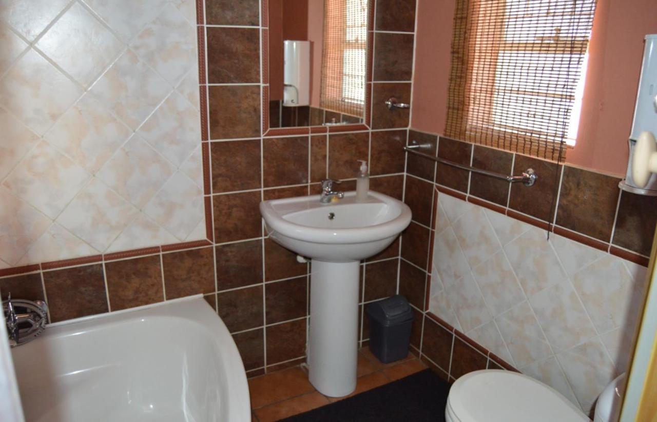 House Ebony B&B Newcastle Extérieur photo